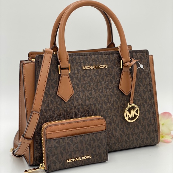 MICHAEL KORS HOPE MD MESSENGER & MD ZA CARD CASE - Picture 2 of 16